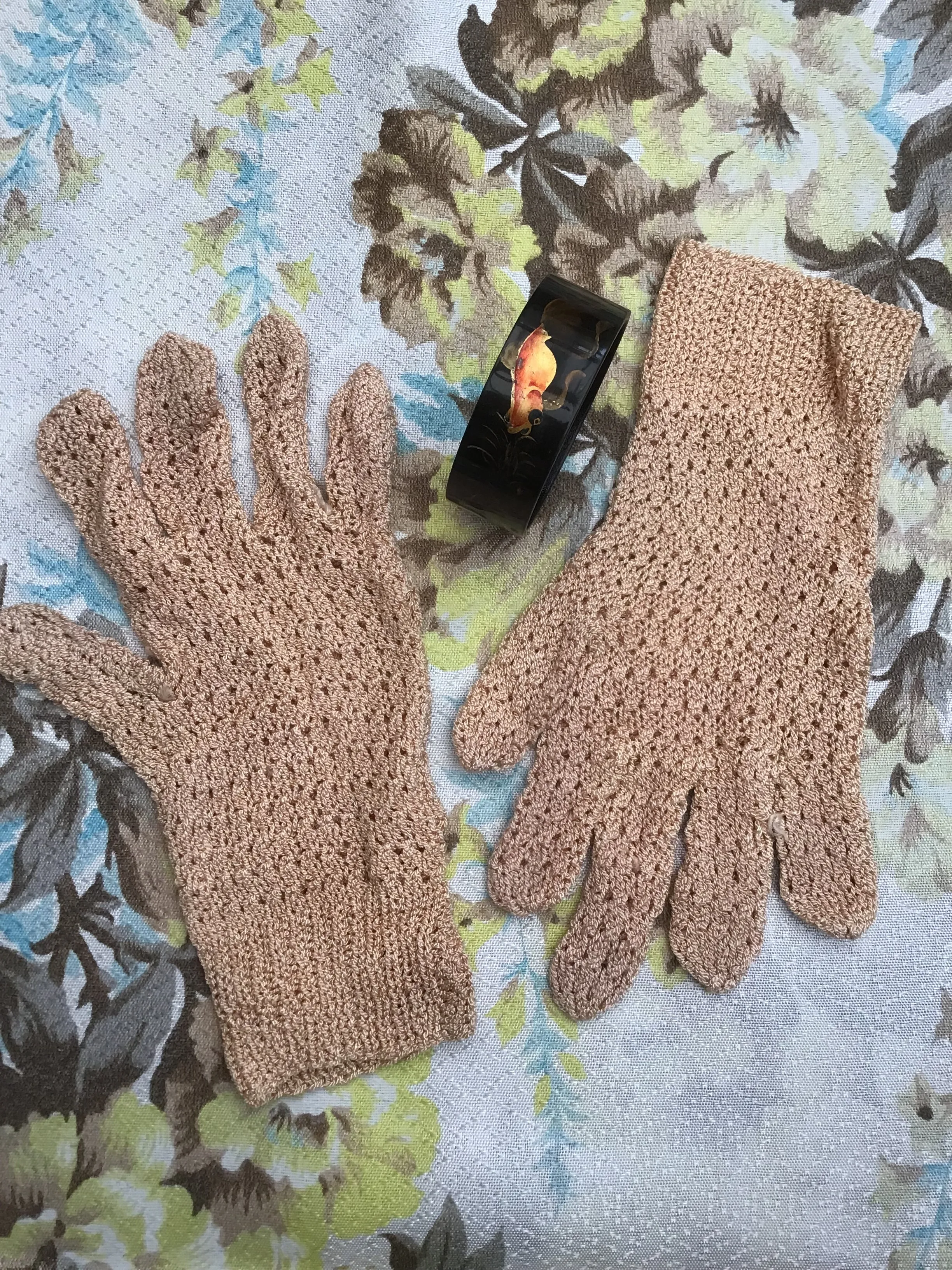 1930s 40s Vintage Lacey Crochet Knit Day Gloves in a Large Size • Bridal Gloves